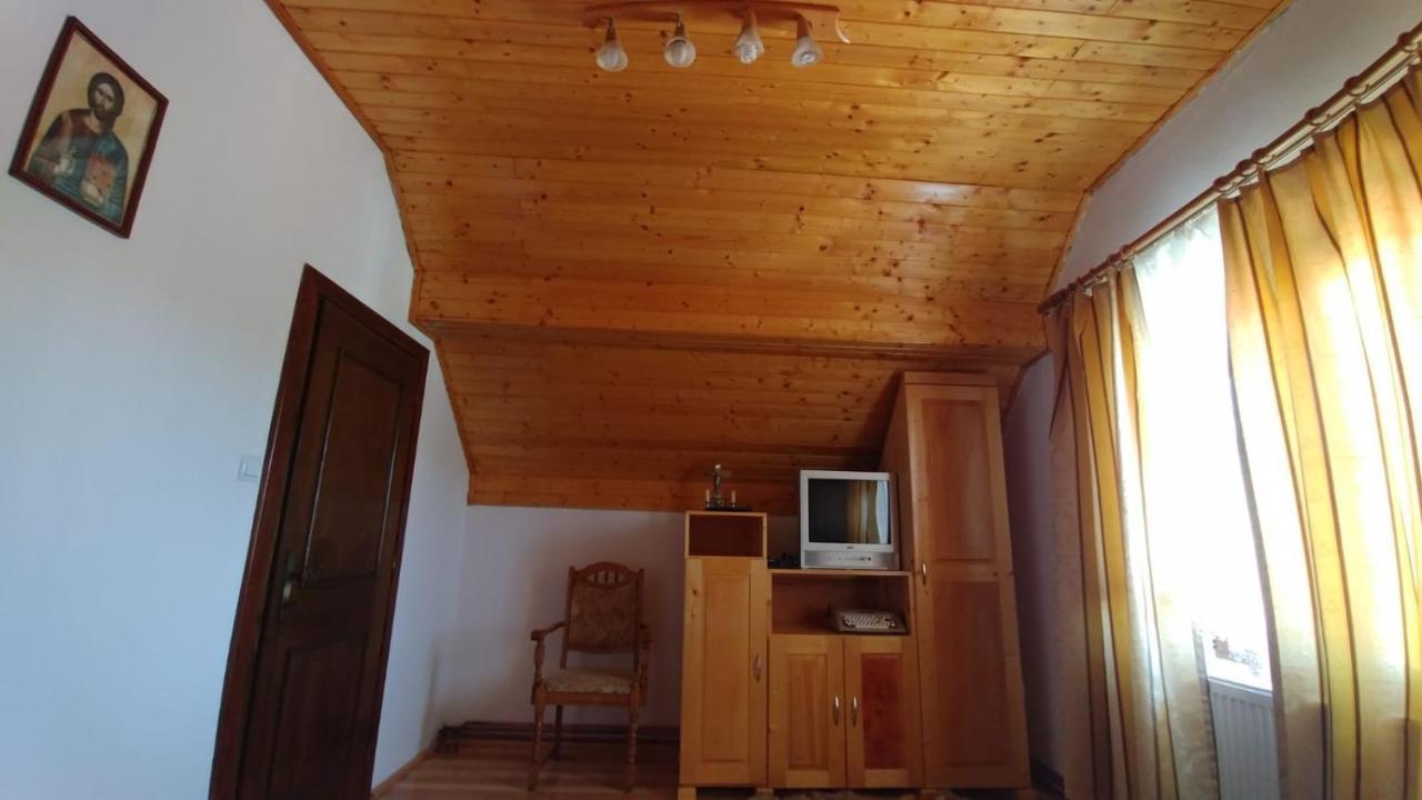 Casa Darius Villa Novaci-Straini Exterior photo