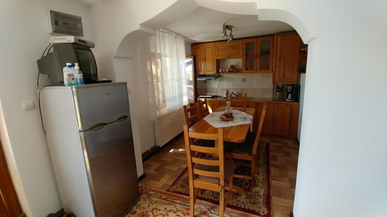 Casa Darius Villa Novaci-Straini Exterior photo
