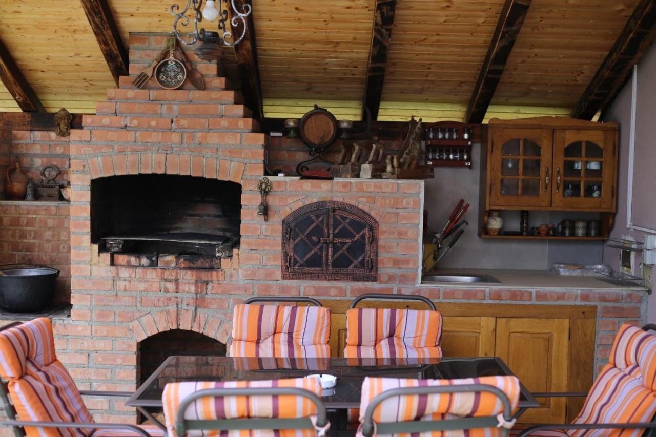 Casa Darius Villa Novaci-Straini Exterior photo
