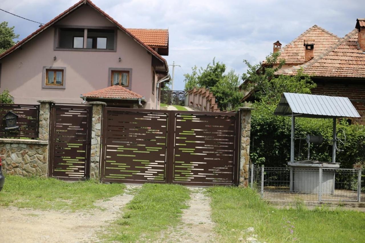 Casa Darius Villa Novaci-Straini Exterior photo