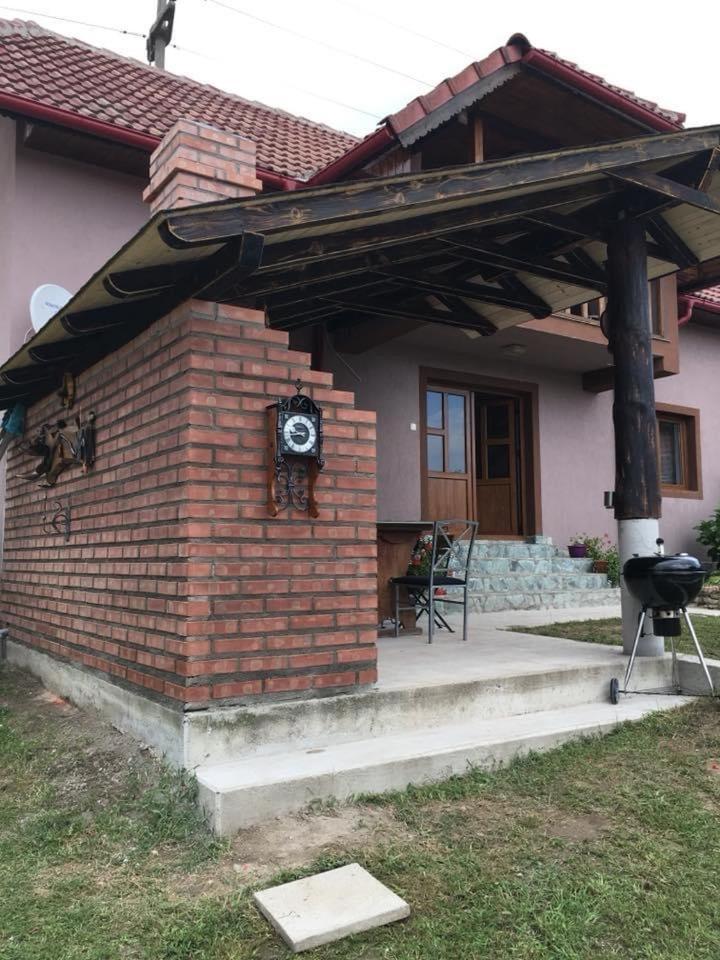 Casa Darius Villa Novaci-Straini Exterior photo