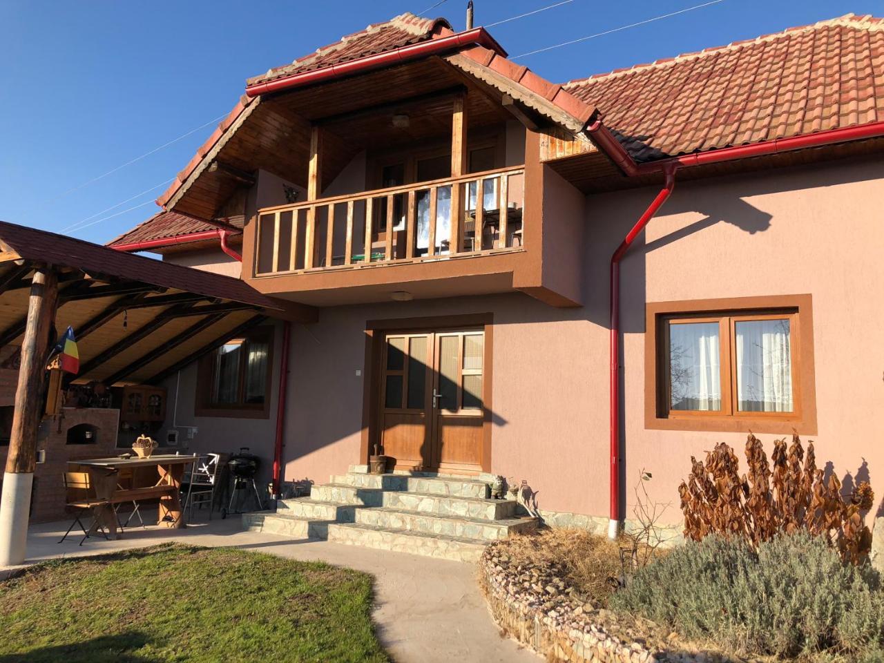 Casa Darius Villa Novaci-Straini Exterior photo